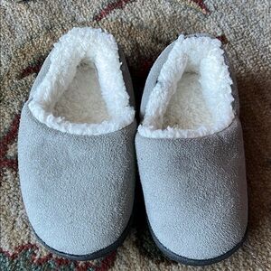 Cozy Gray Slippers with Fleece Lining